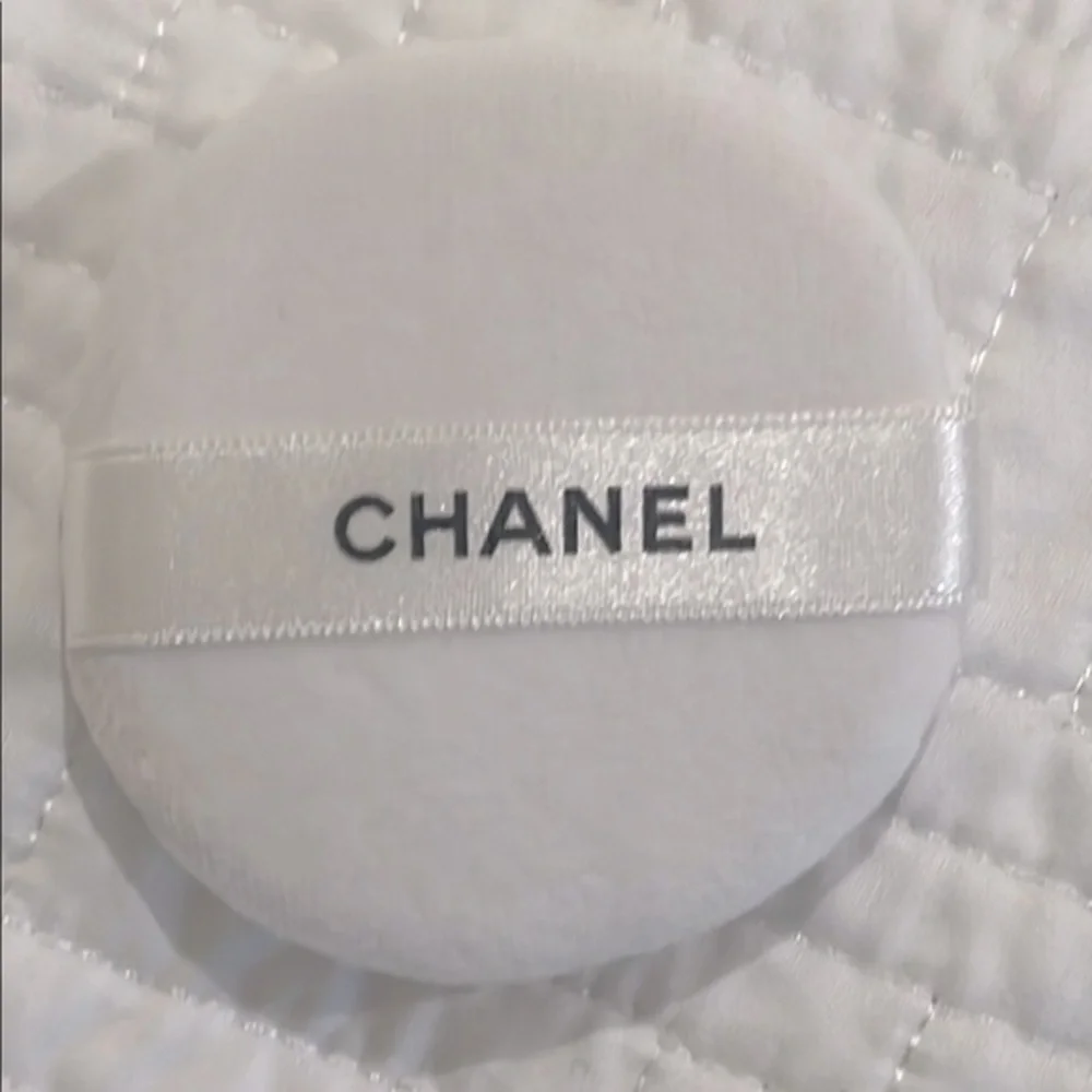 CHANEL :: COSMETIC PUFF